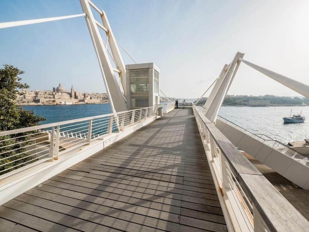 Seafront Luxury Apartment With Pool Sliema Ngoại thất bức ảnh