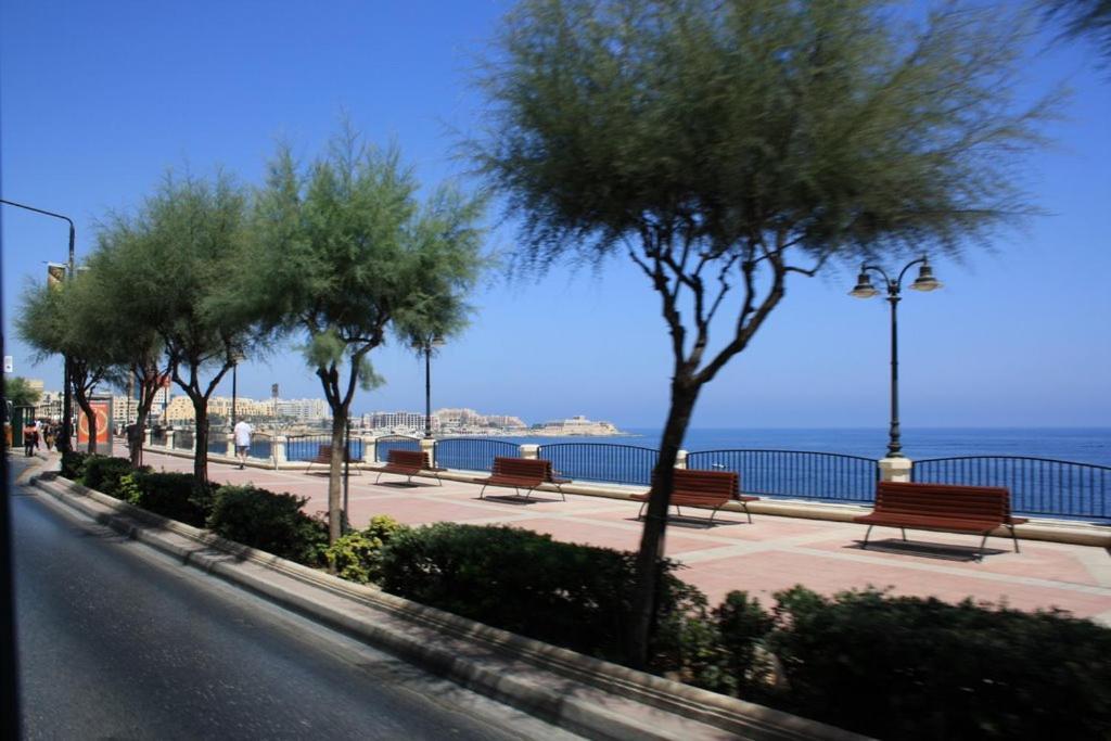 Seafront Luxury Apartment With Pool Sliema Ngoại thất bức ảnh