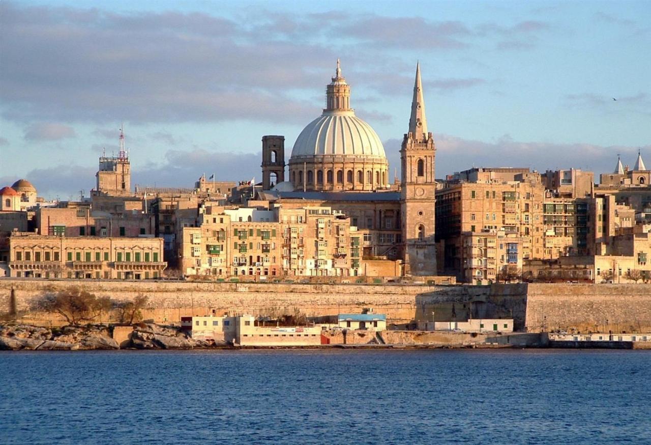 Seafront Luxury Apartment With Pool Sliema Ngoại thất bức ảnh